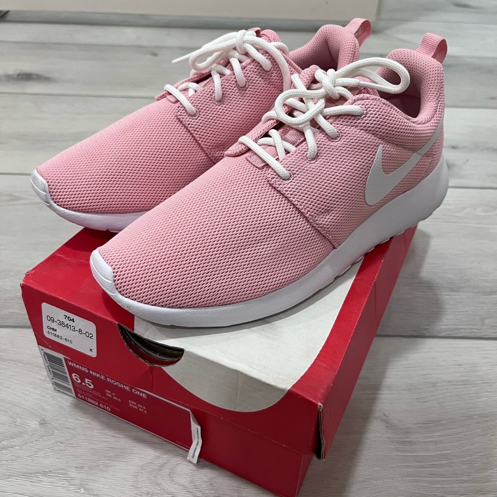 Women’s Nike Rose One Pink 6.5 NWB